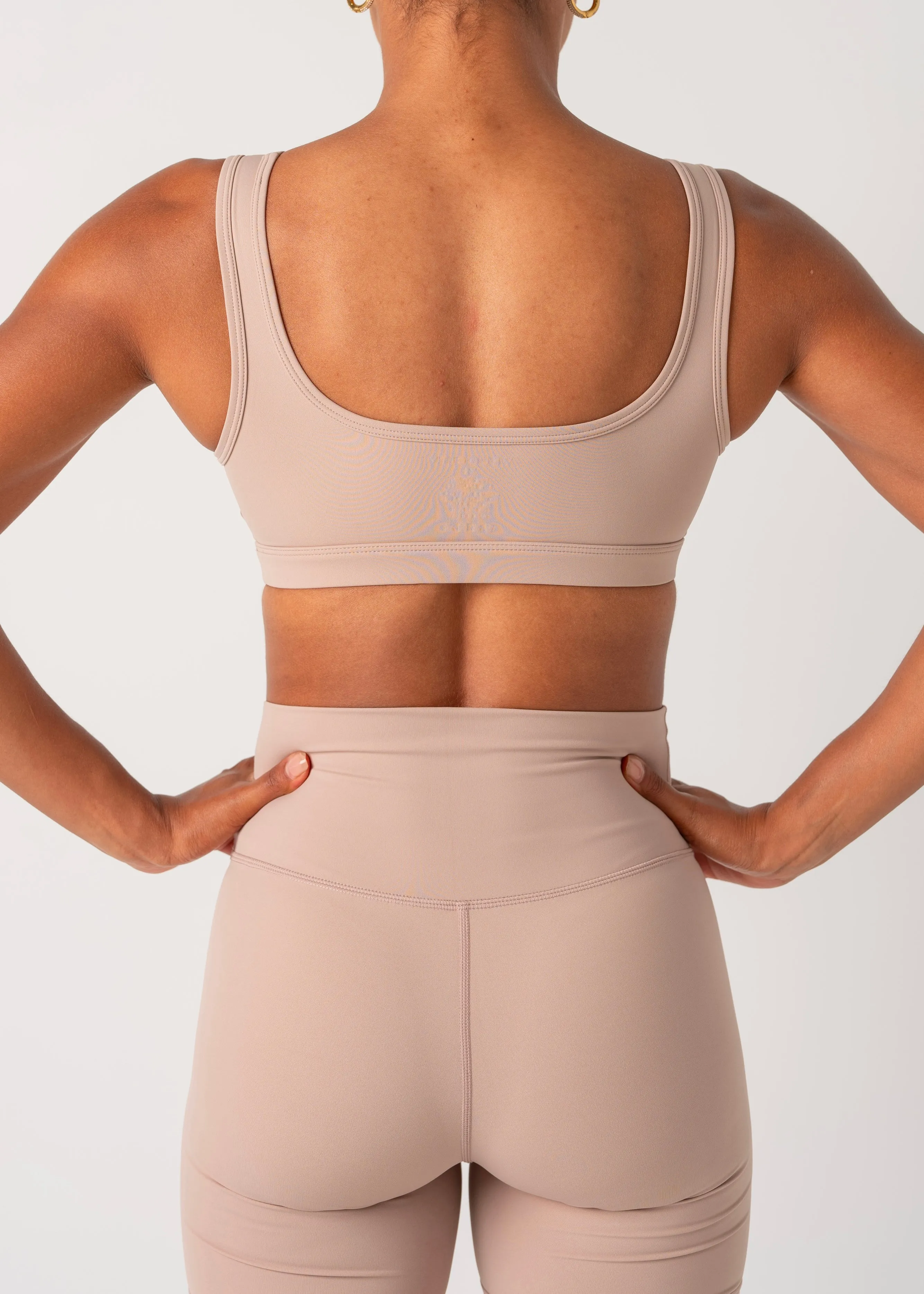 SS BASIC CROP - BEIGE simple design