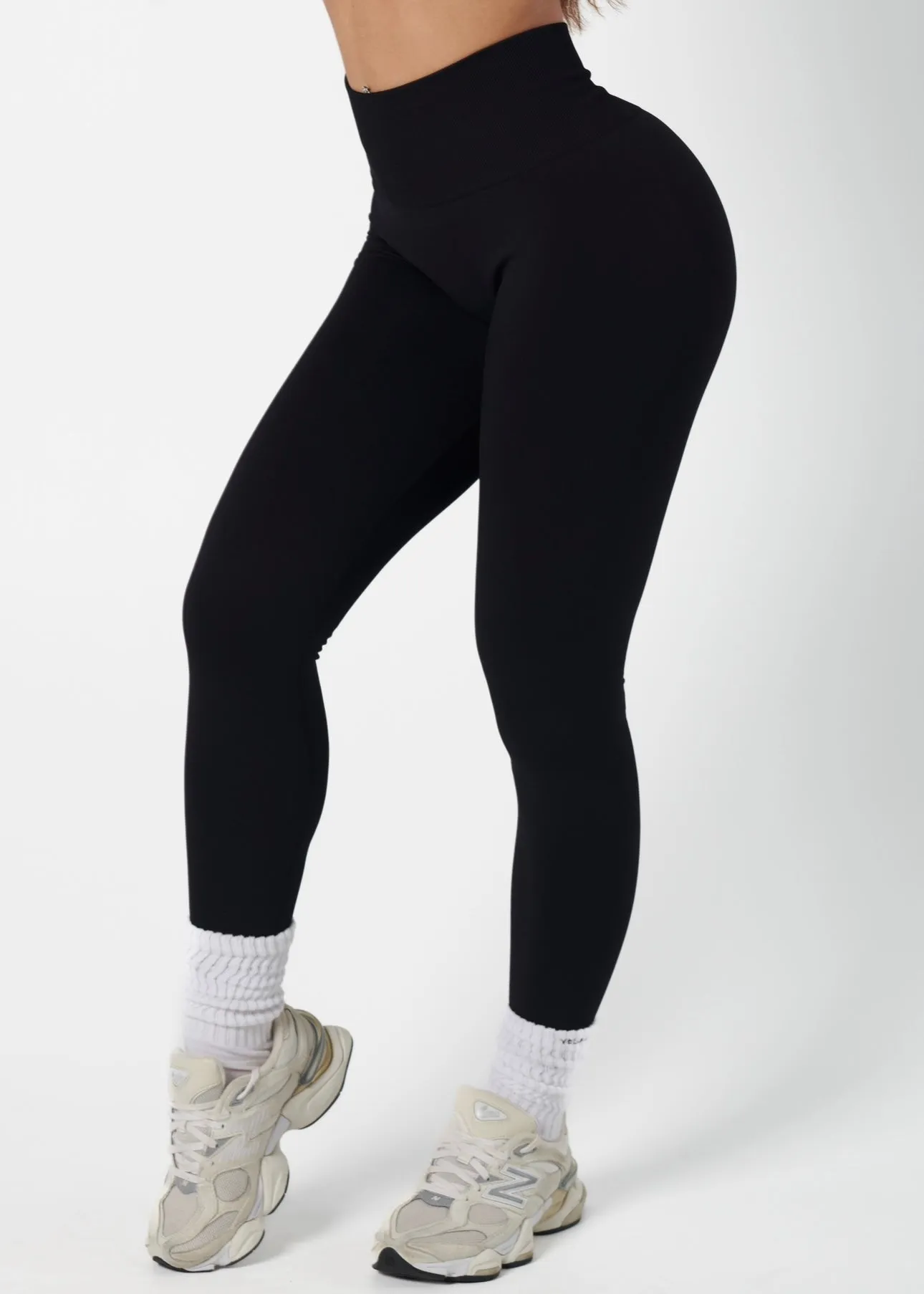 Lightweight Design SIGNATURE SCRUNCH LEGGINGS HIGH RISE - LIQUORICE
