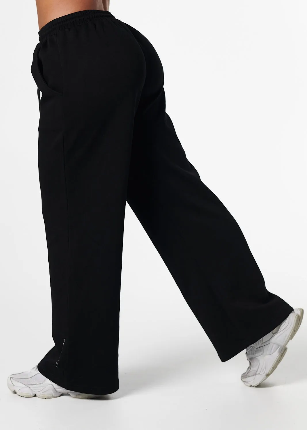 LOUNGE SWEATPANTS - BLACK Weekend Look