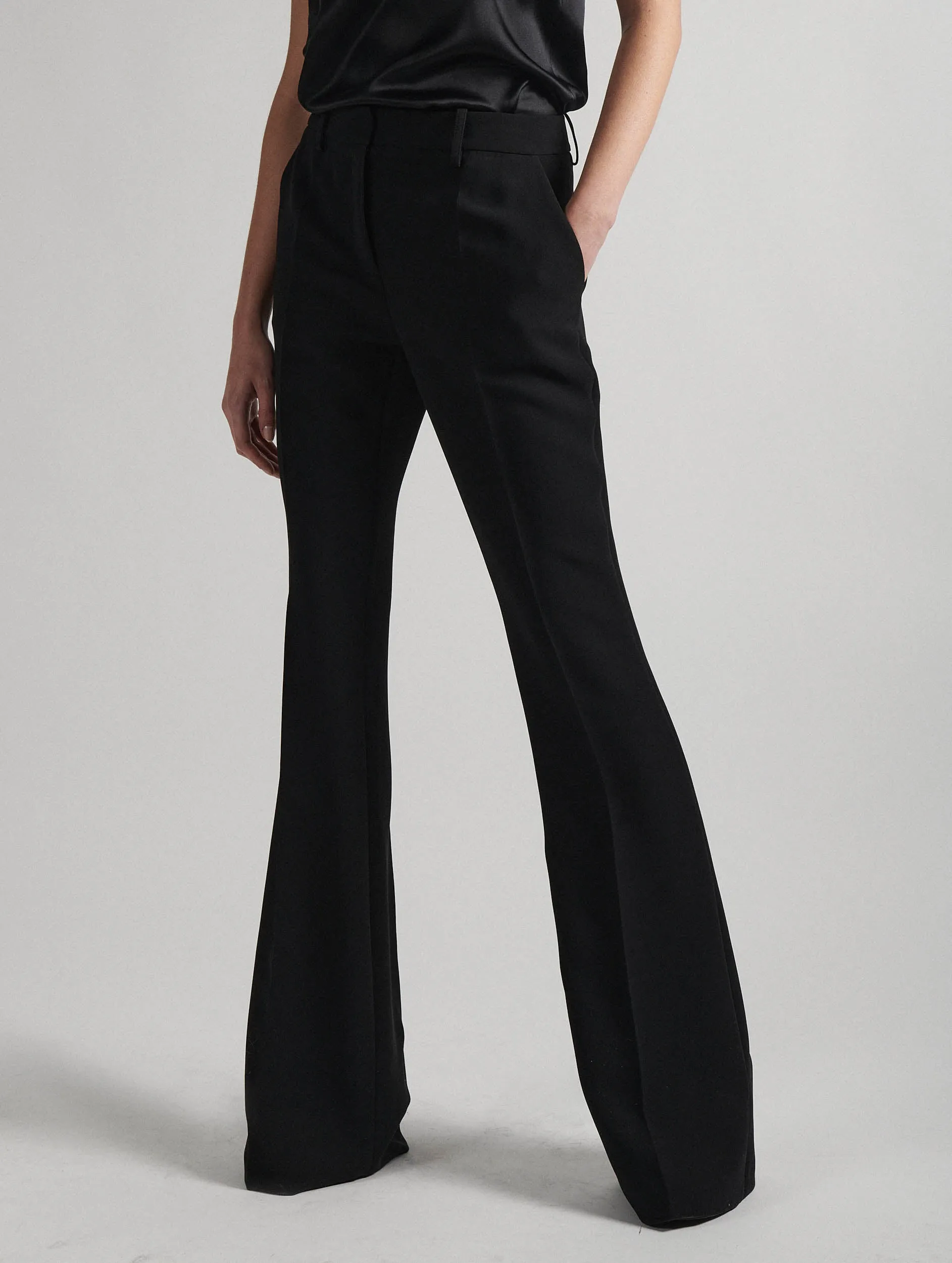 Black crepe bootleg trousers Urban Look Fashion-Forward