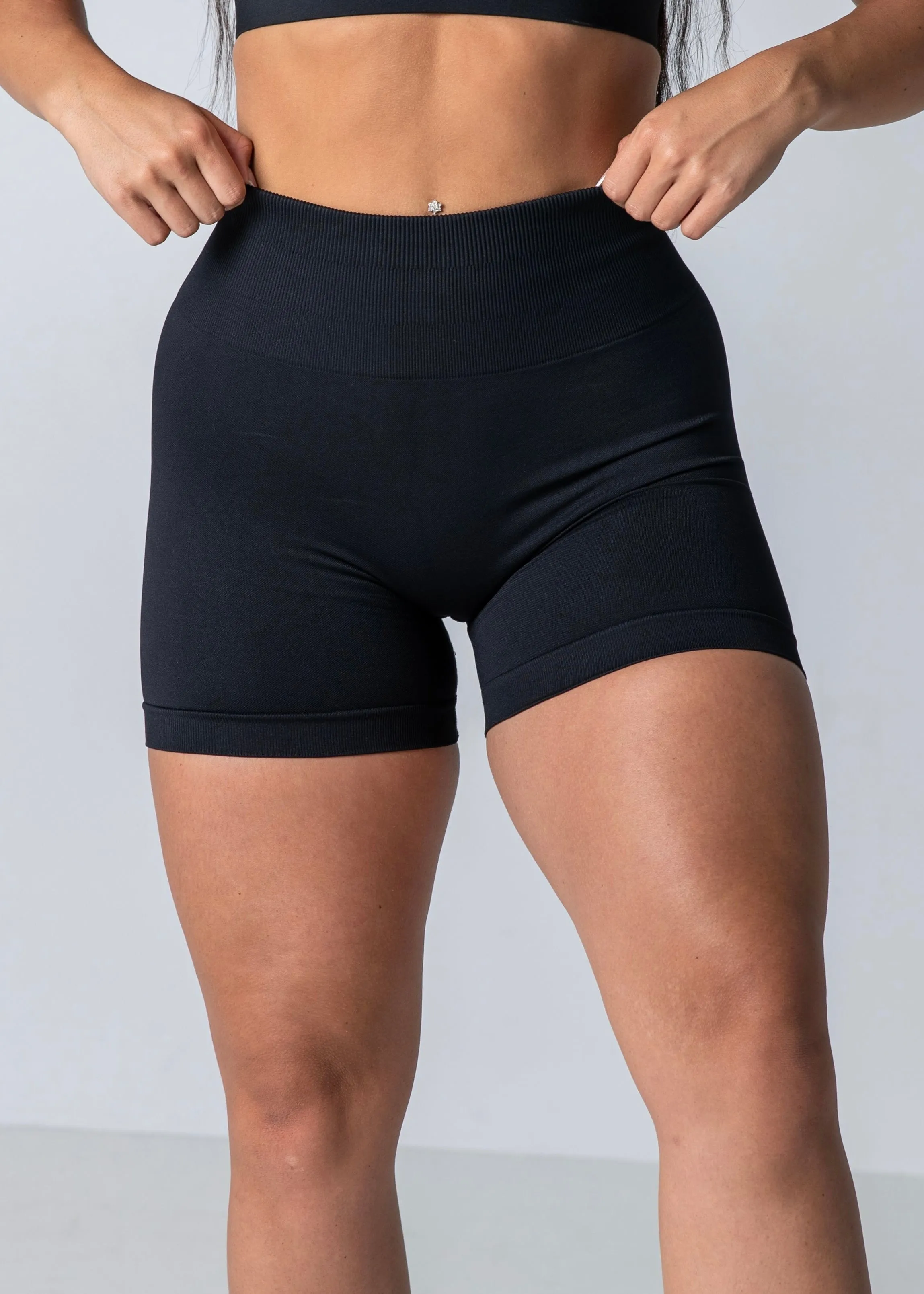 Hidden Storage Compartment Style Basic ULTIMATE SEAMLESS SCRUNCH SHORTS 2.0 - BLACK