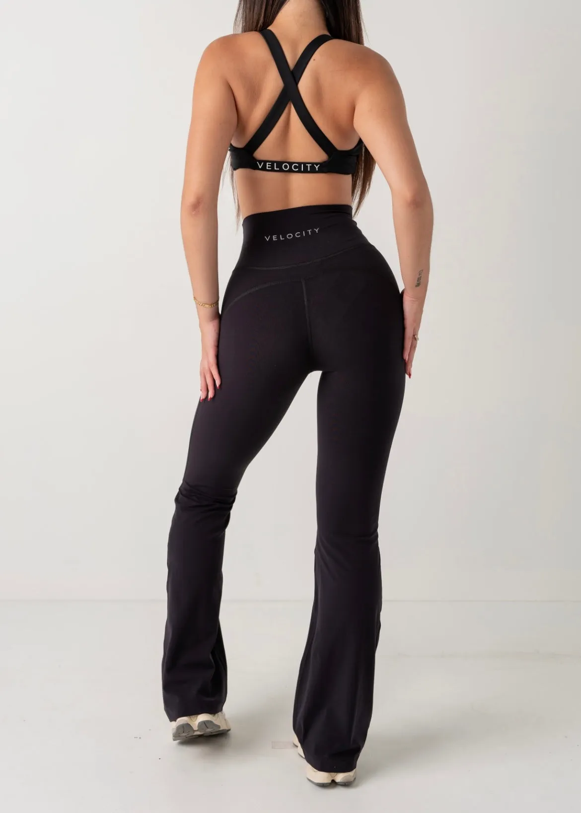 EVERYDAY FLARED LEGGINGS - BLACK Soft touch finish