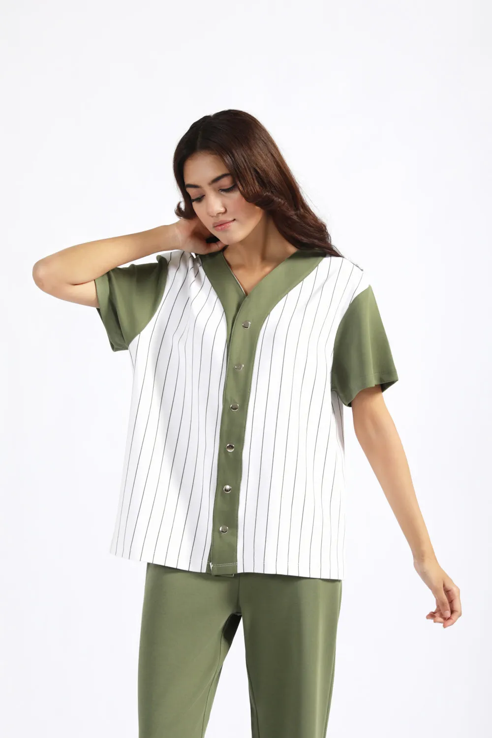 OVERSIZED GRAPHIC BUTTON DOWN TEE Adjustable Fastenings Trendy Cut
