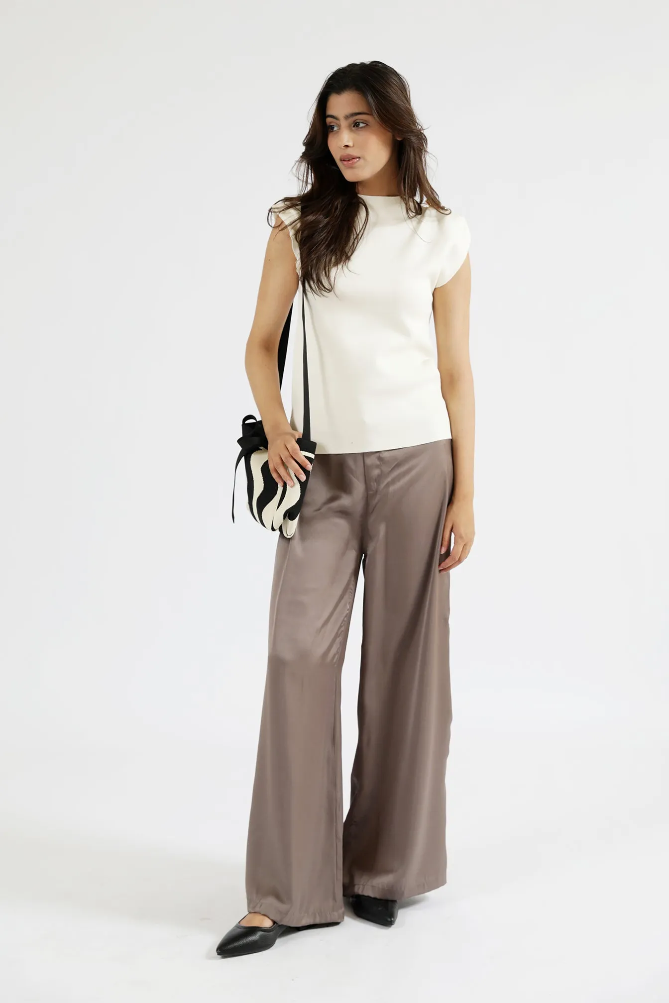 Bold Fashion SLEEVELESS KNITTED TOP WITH BROOCH