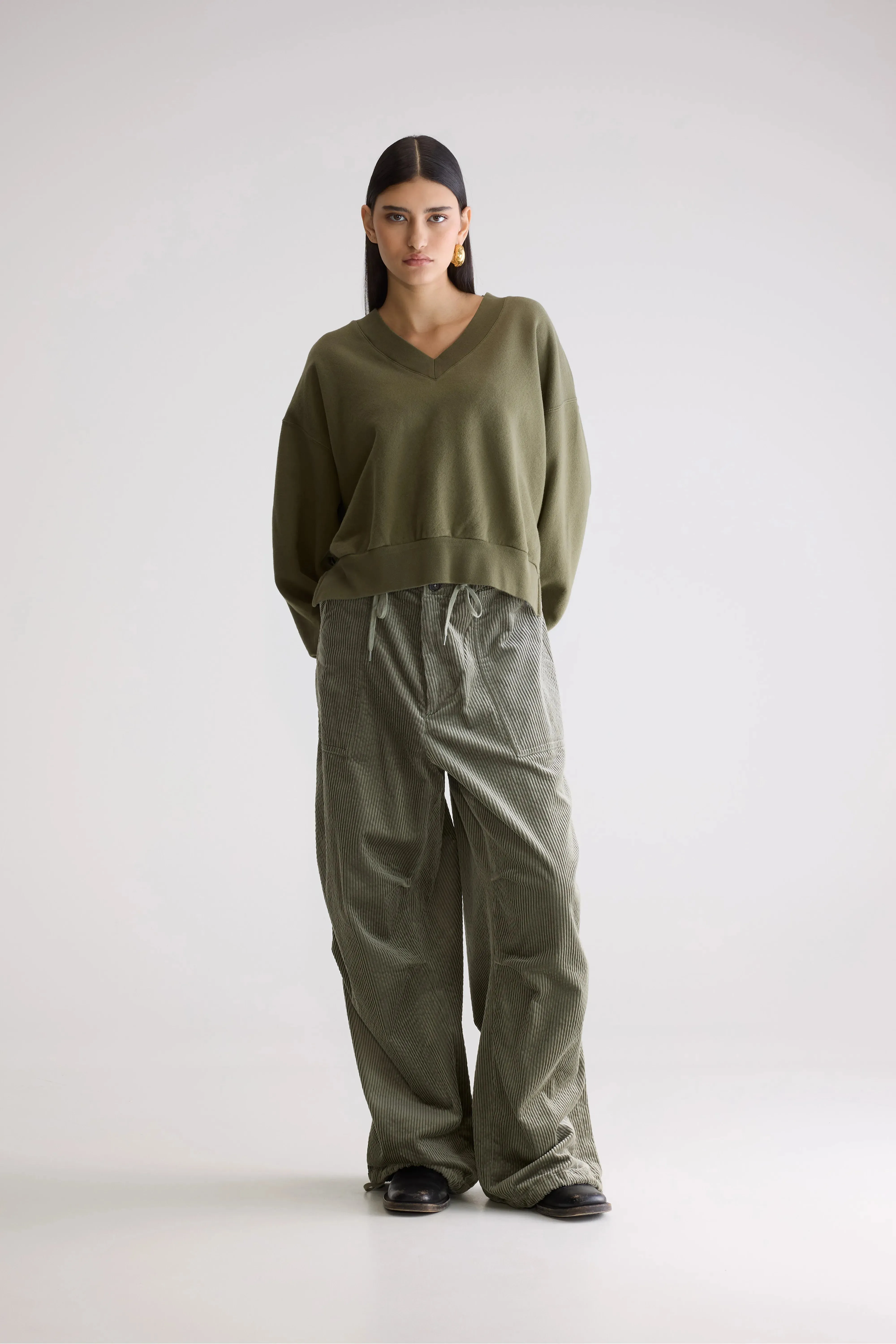 Varola v-neck sweatshirt (252 / W / OLIVE) Anti fungal