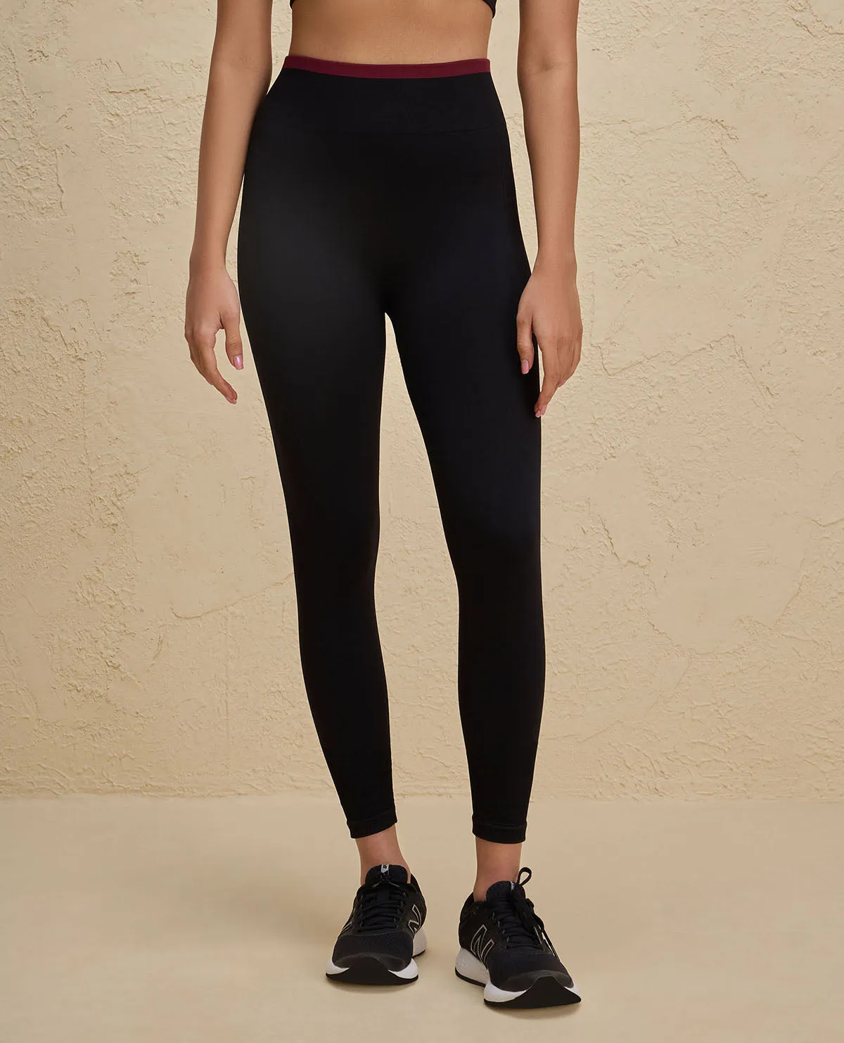 Daily Comfort Nykd By Nykaa Seamfree Game Changer Booty Leggings -NYK406-Jet Black
