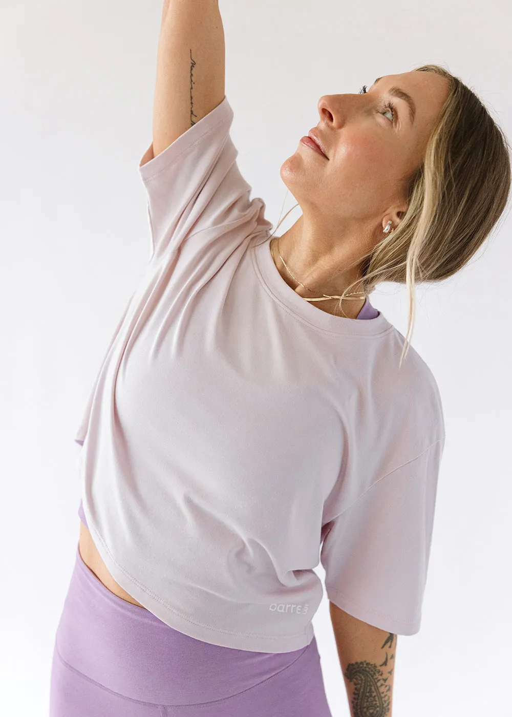 Suede Mood Chic Accessory Stay In Oversized Cropped Tee