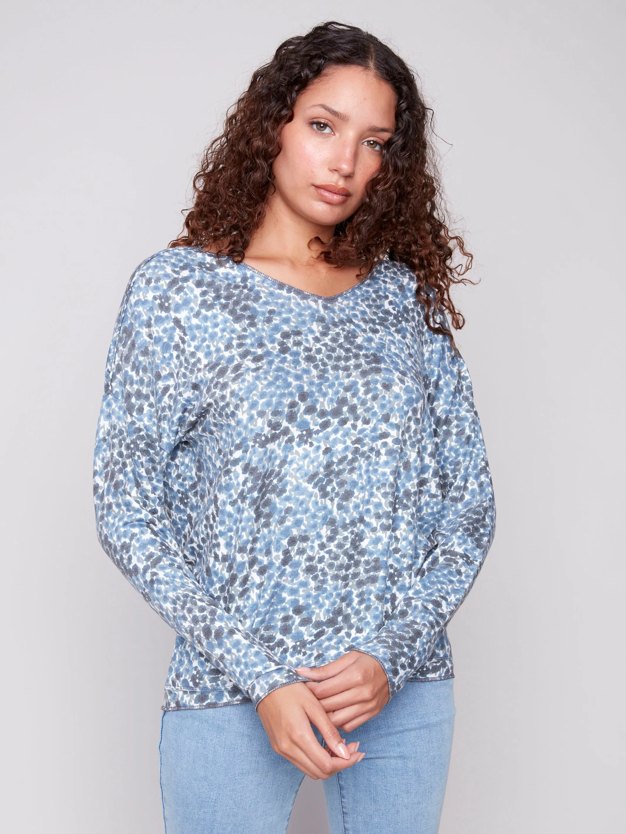 OdorResistant Fabric Printed V-Neck Knit Top - Ditsy