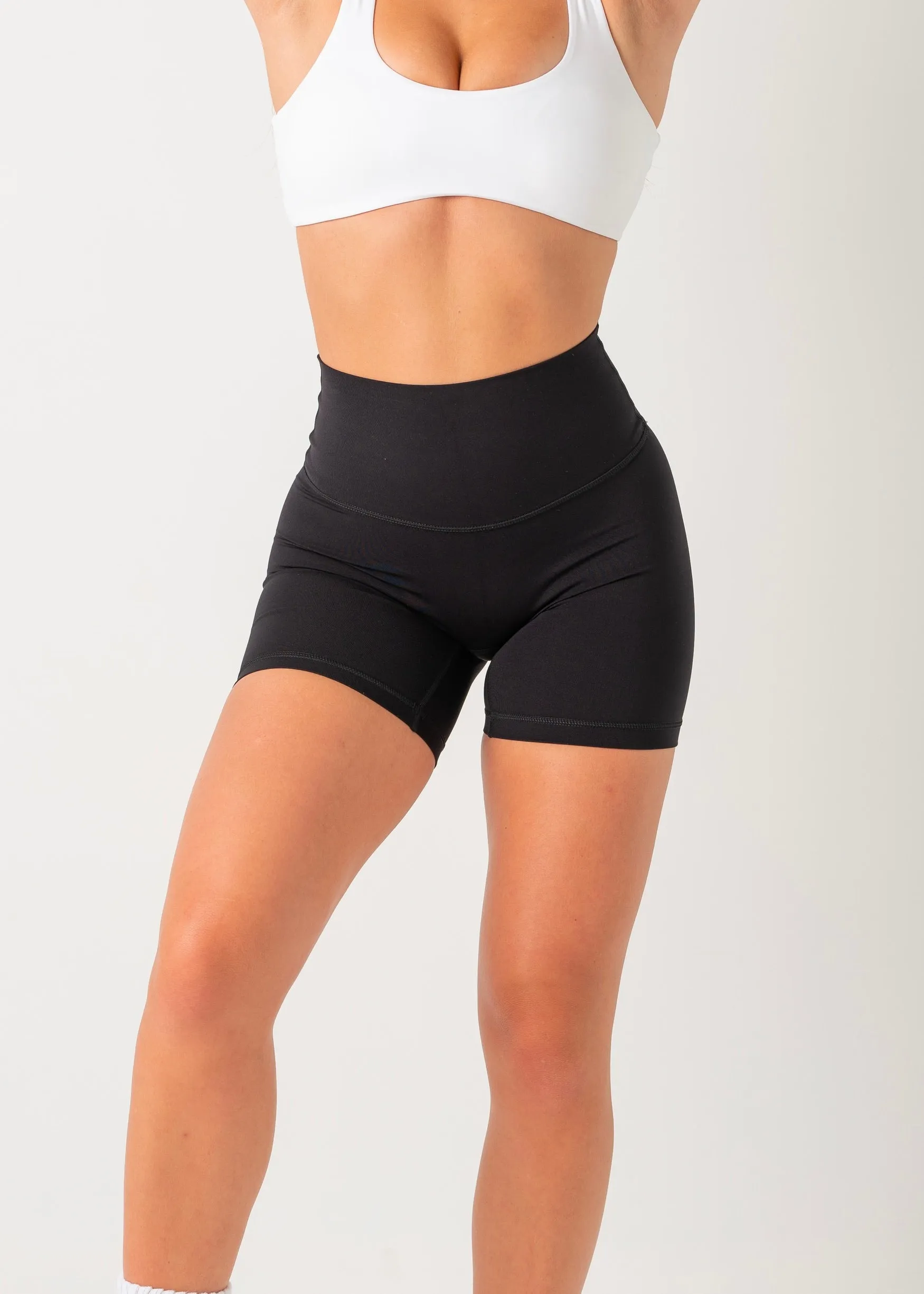 PERFORMANCE SHORTS - BLACK Pilates wear