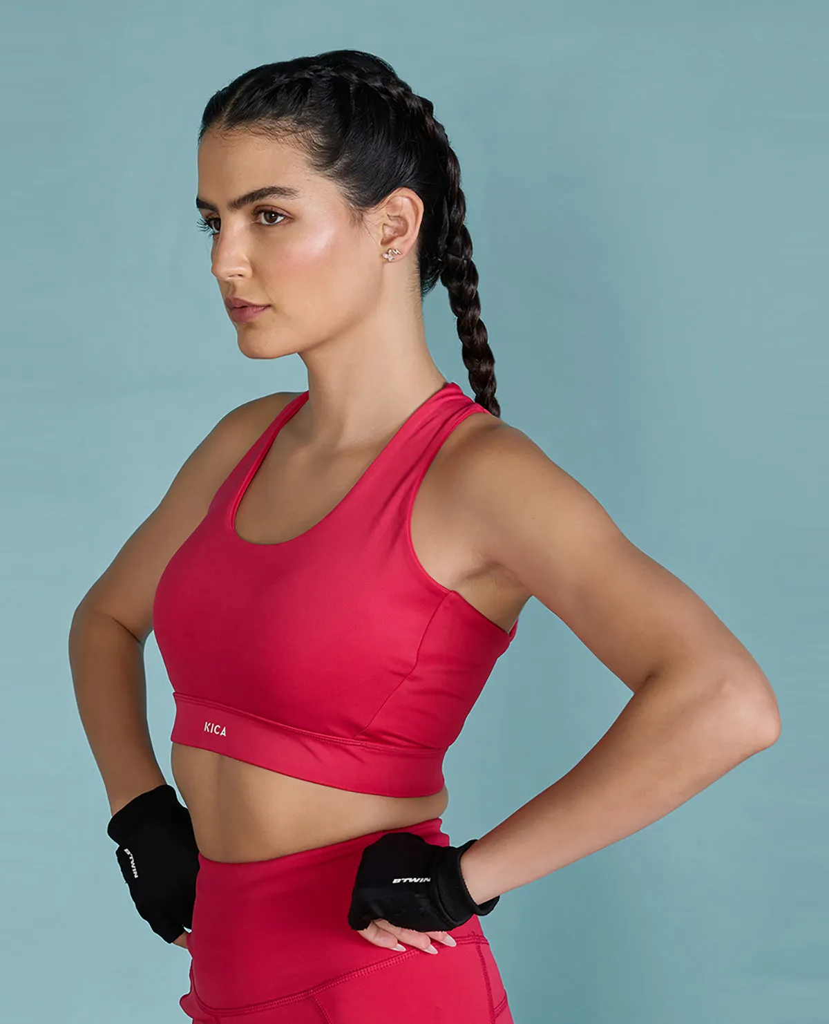 Petite size seams All-Day Material Fashionable Strappy Sports Bra with Removable Pads