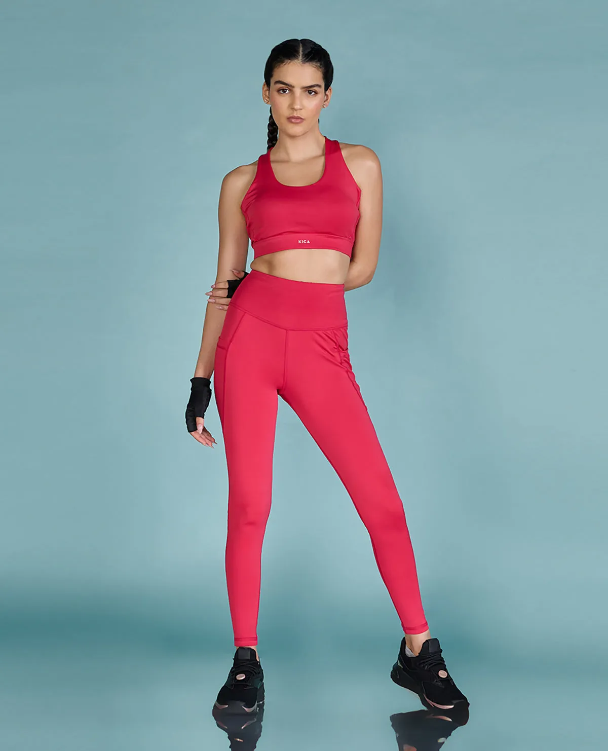 Fashionable Strappy Sports Bra with Removable Pads Medium-quality Mix and match seams