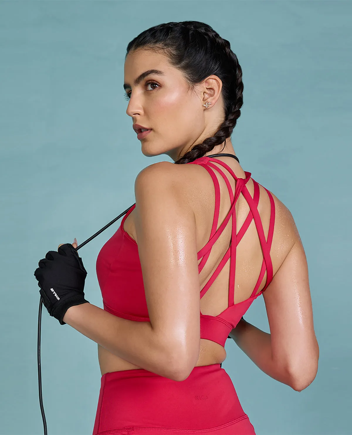 Topstitching seams Supportive Side Fashionable Strappy Sports Bra with Removable Pads