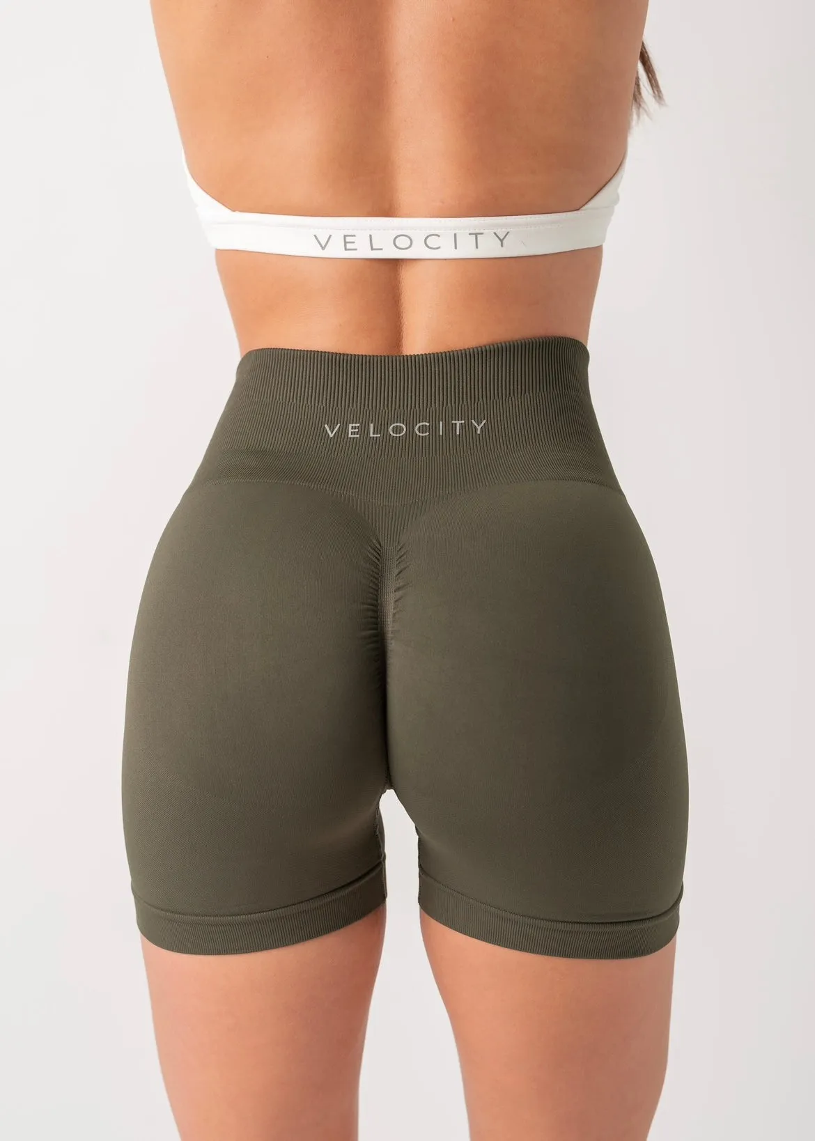 ULTIMATE SEAMLESS SCRUNCH SHORTS 2.0 - MOSS Easy Days homecoming