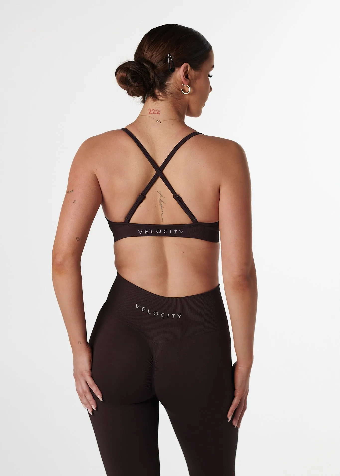 Racerback seams Adaptive Compression SIGNATURE BRA - ESPRESSO