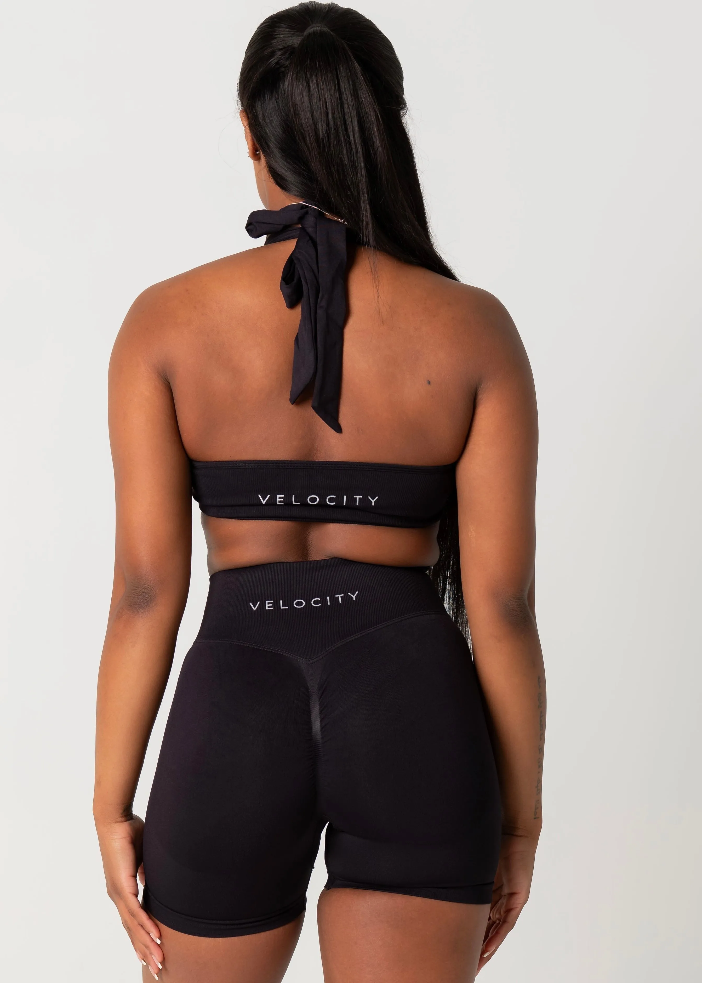ULTIMATE SEAMLESS HALTER - BLACK Performance Wear Posture Enhancing Structure