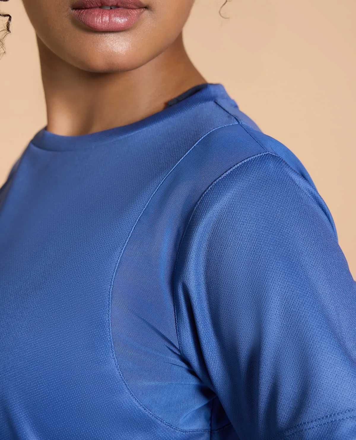 Stride Running Top Classic Style Trend Non Restrictive Fit