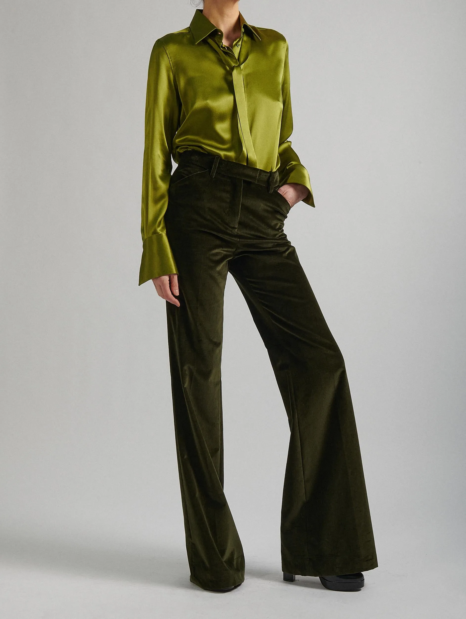 Bootleg suit trousers in green velvet Stretchable Comfort ExpandableSidePanels