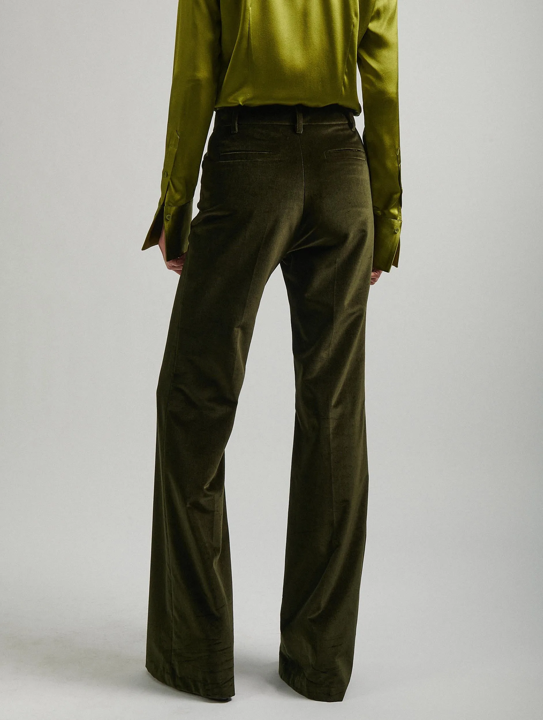 Bootleg suit trousers in green velvet FlexibleKneePanels Effortless Design