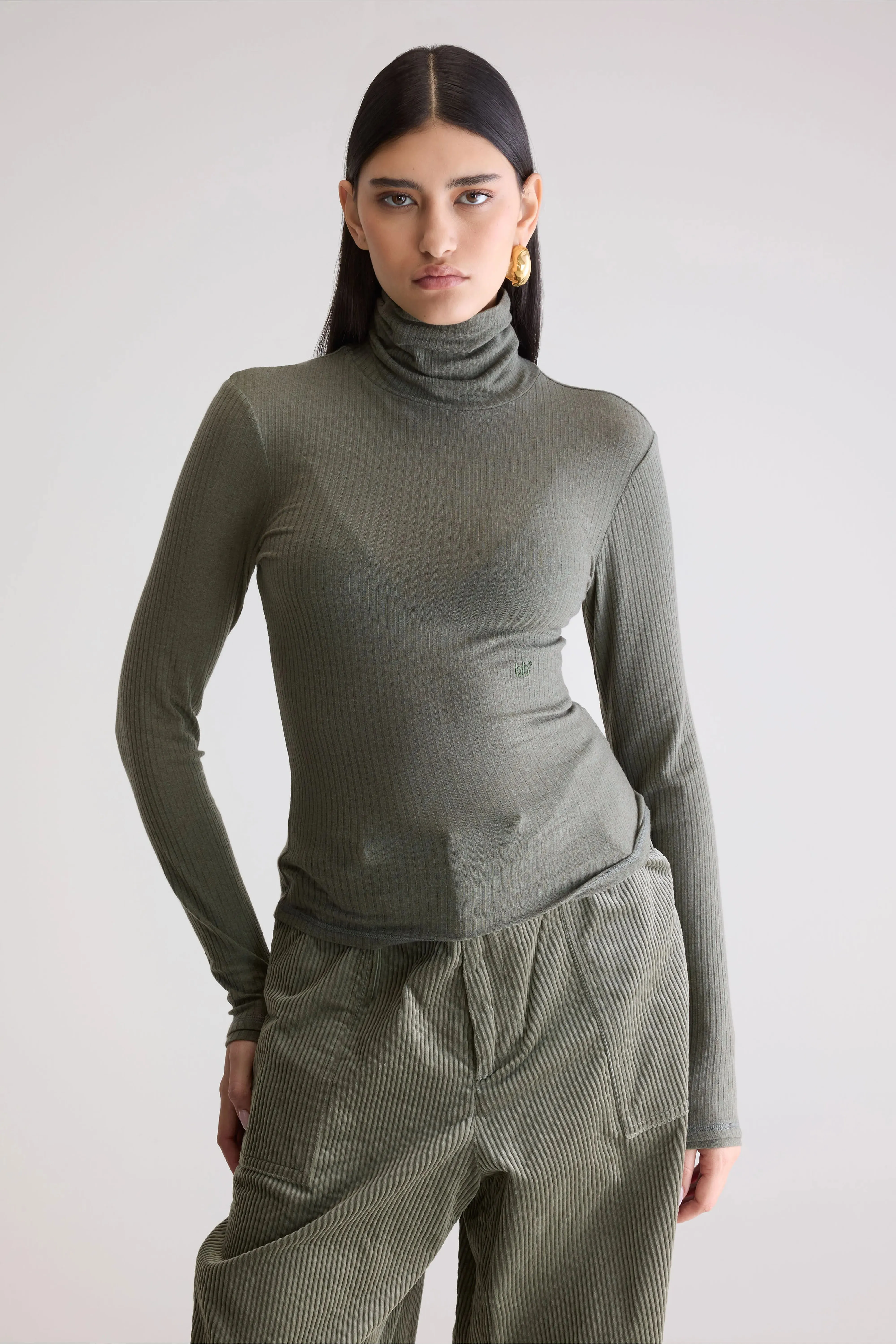 Versatile and Comfortable Vinay fitted t-shirt (252 / W / SAGE)