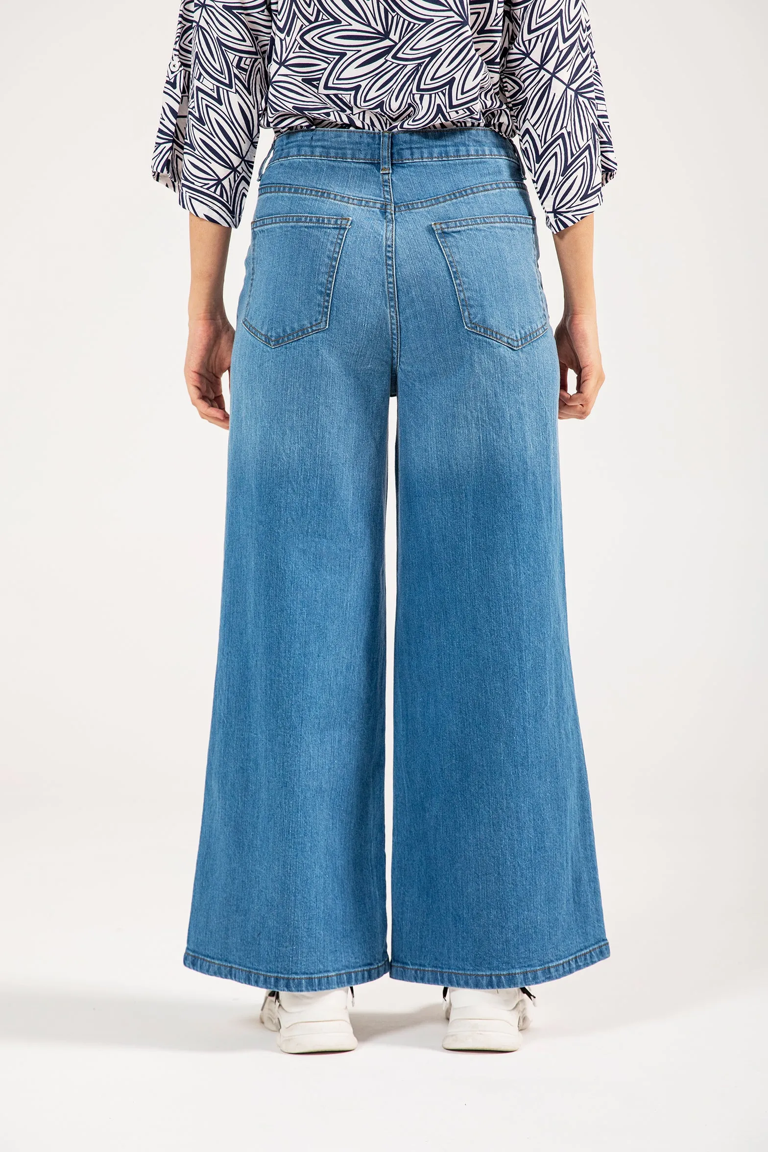 FLARED FIT DENIM Chilly Weather Fit