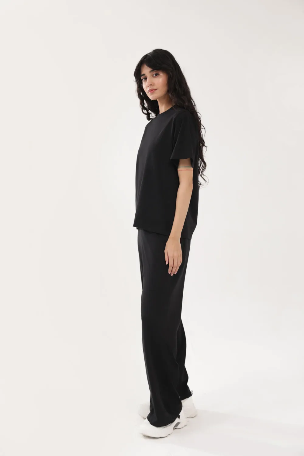 BOX FIT TEE WITH HEM DETAIL TaglessDesign