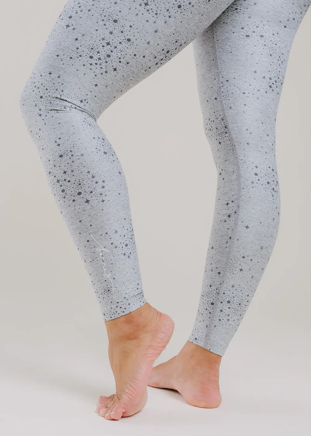 Caught In The Midi High-Waisted Legging - Silver Mist Lucky Stars Soft Jersey Flatlock stitching