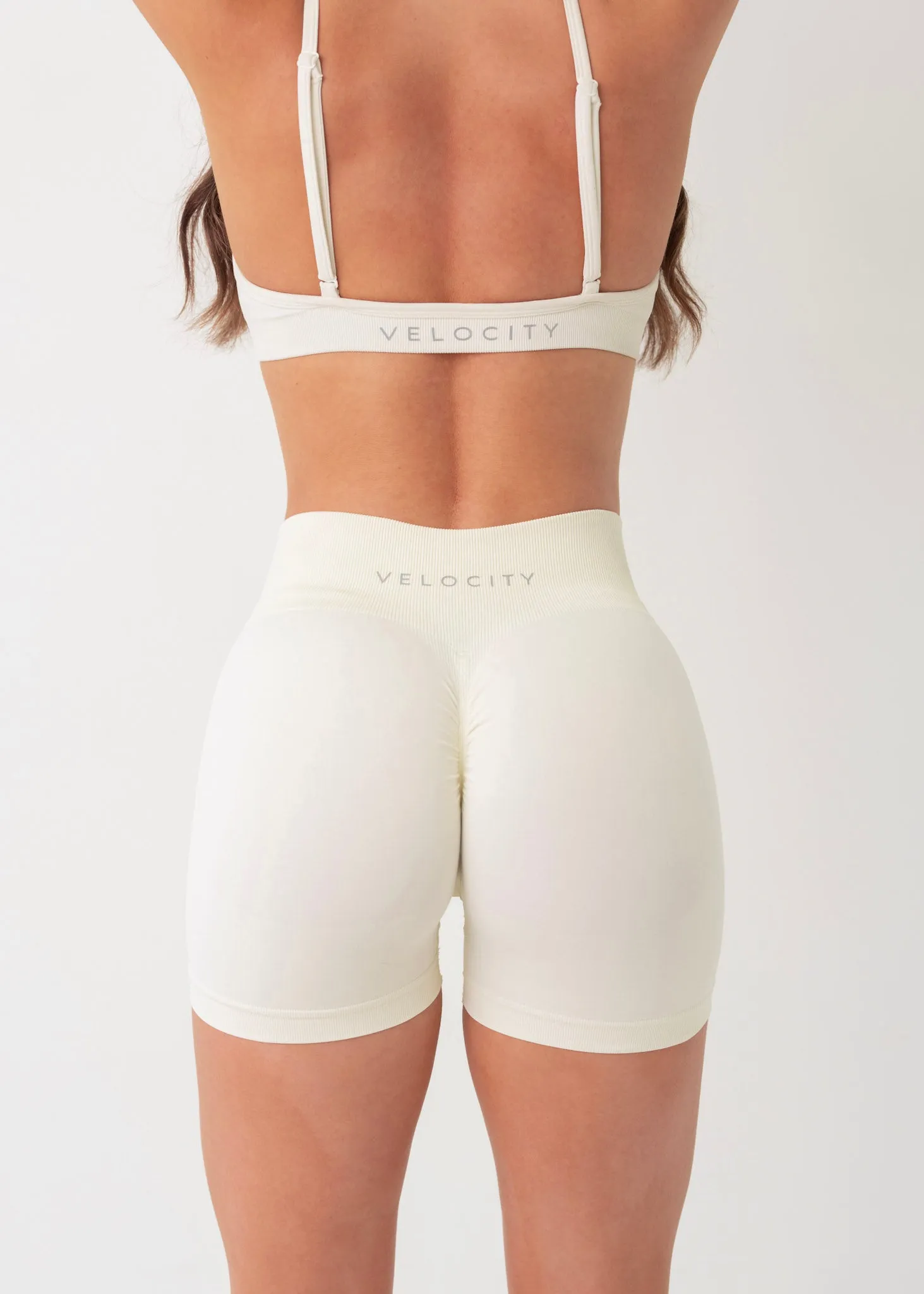 SIGNATURE SCRUNCH SHORTS - VANILLA Comfortable Design silk blend
