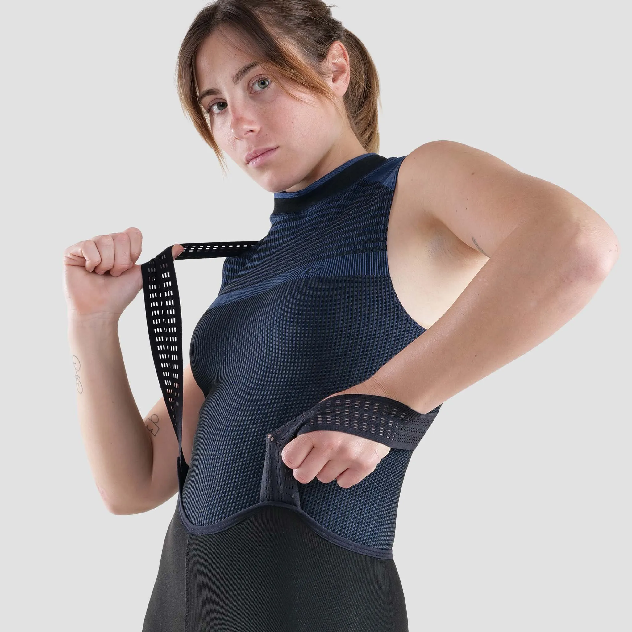HENKO Sleek Fit OdorControl Technology Free Fit