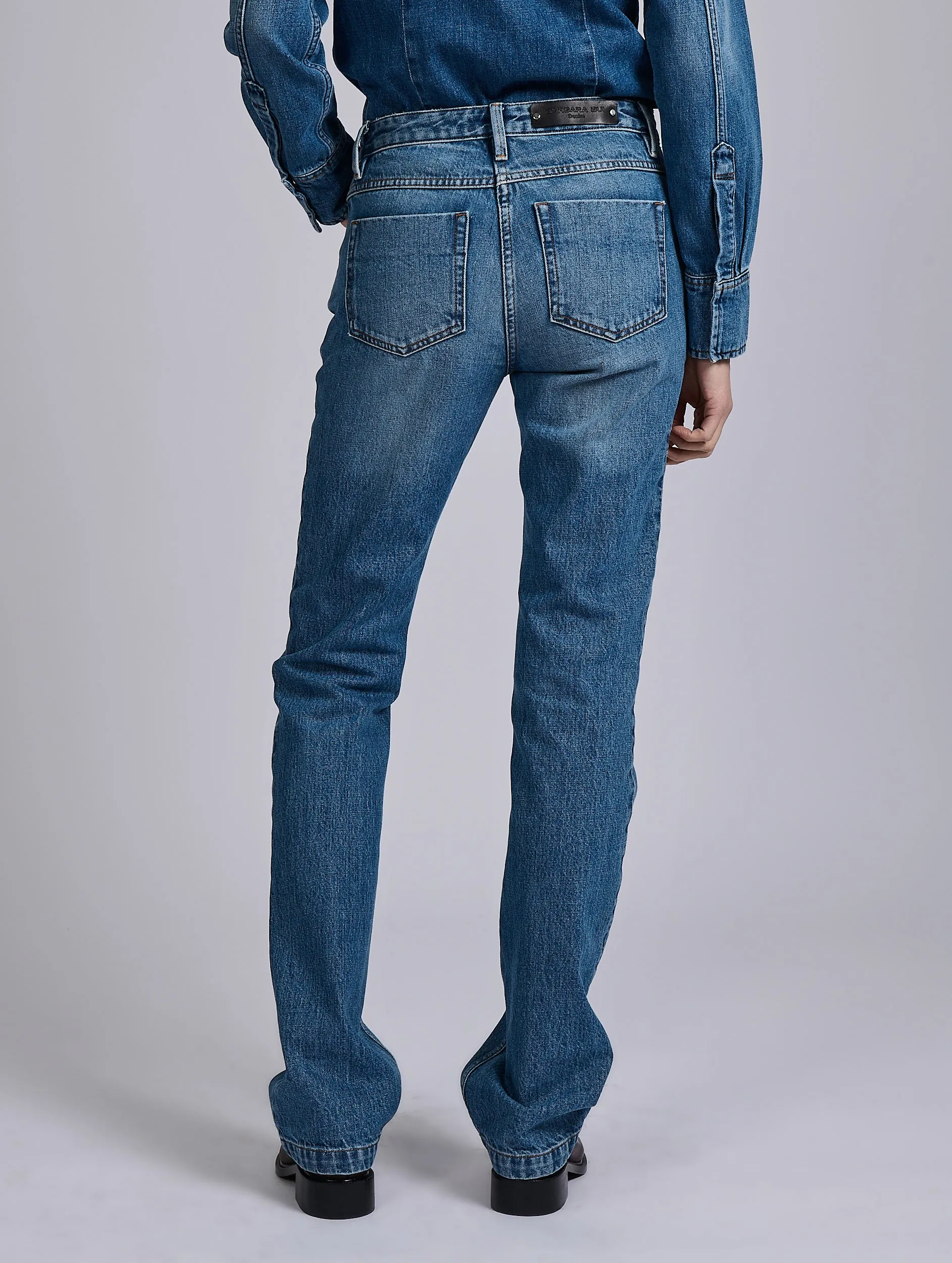 Low Profile Waistband Breathable Layer Blue denim 5-pocket straight fit jeans