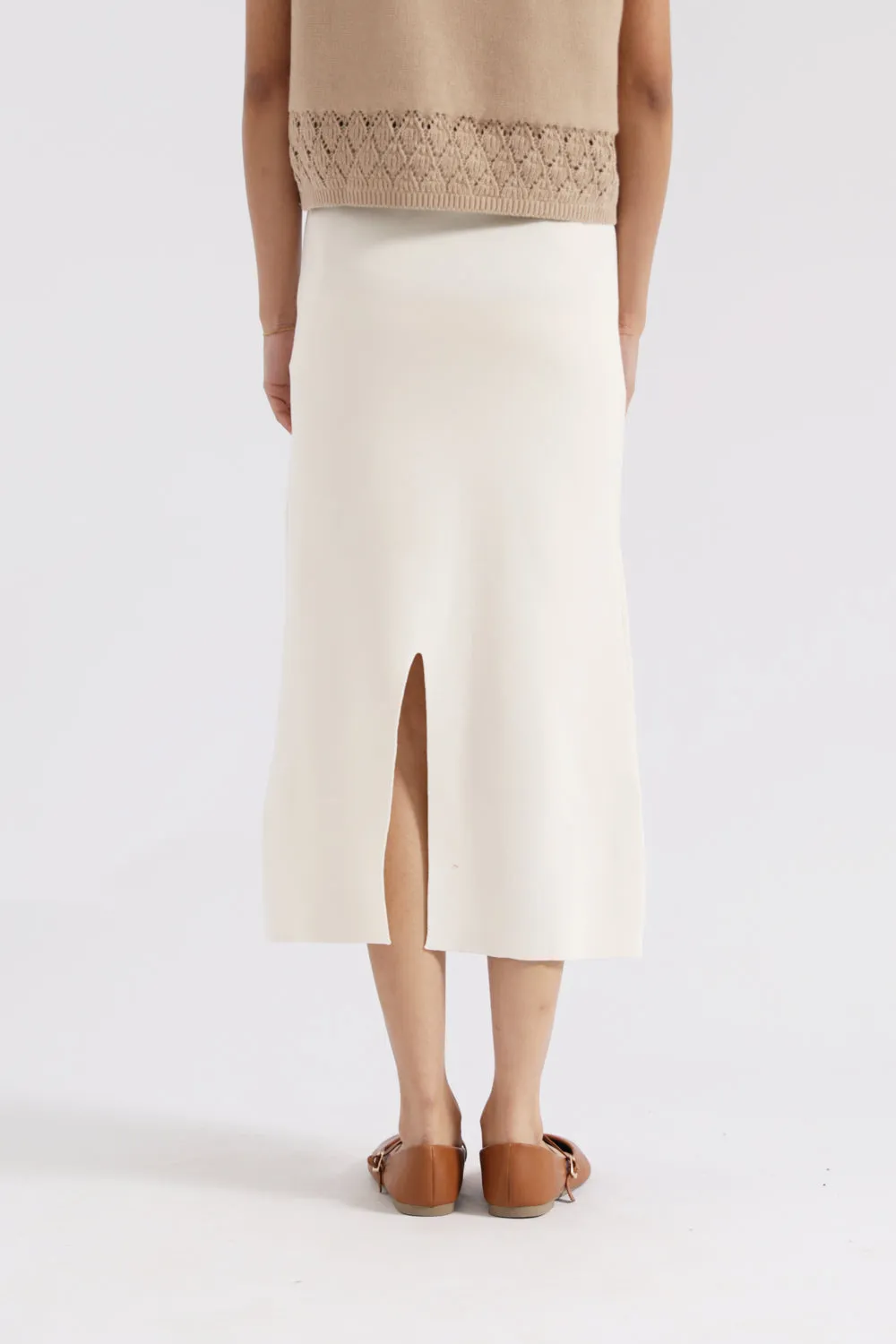 KNITTED SKIRT Curved Waistline