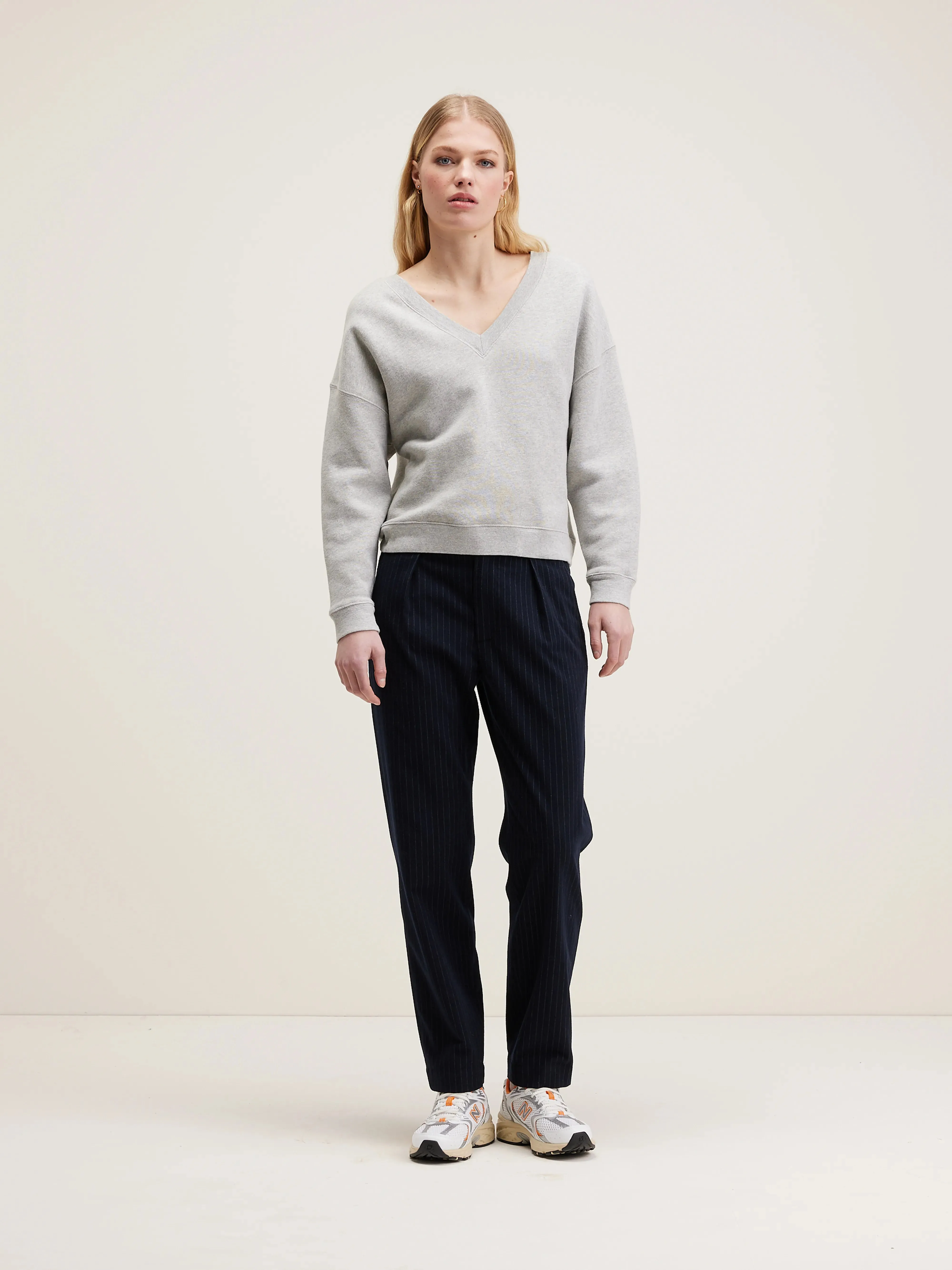 Fellow v-neck sweatshirt (242 / W / H. GREY) product personalization ideas