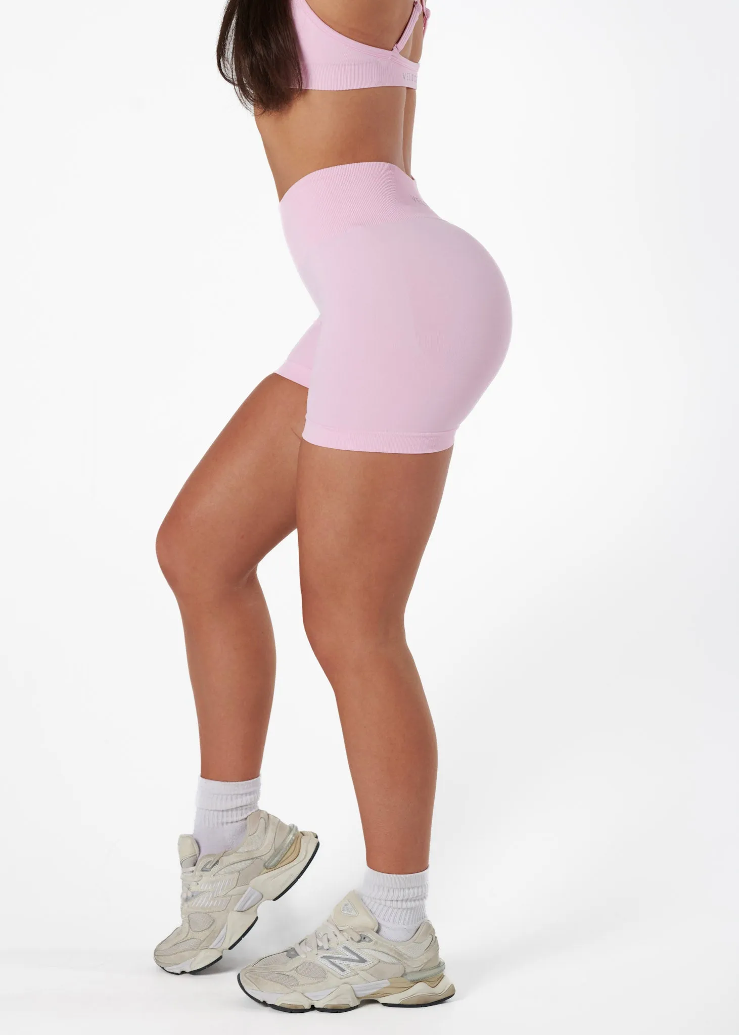 tie-dye look SIGNATURE SCRUNCH SHORTS - STRAWBERRY