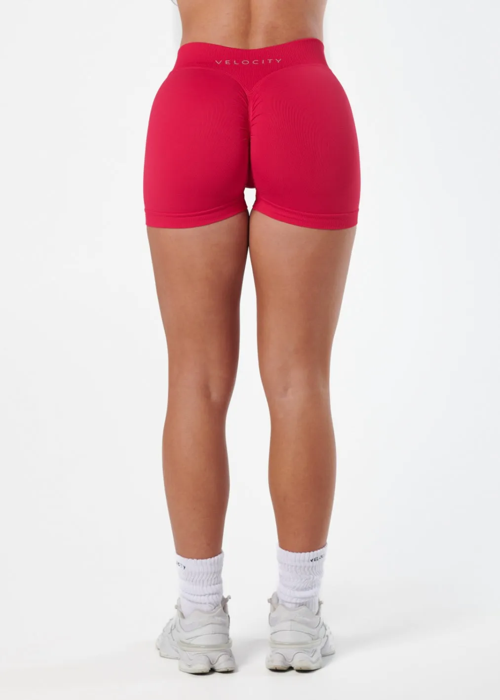 date night look SIGNATURE SCRUNCH SHORTS MINI - CHERRY