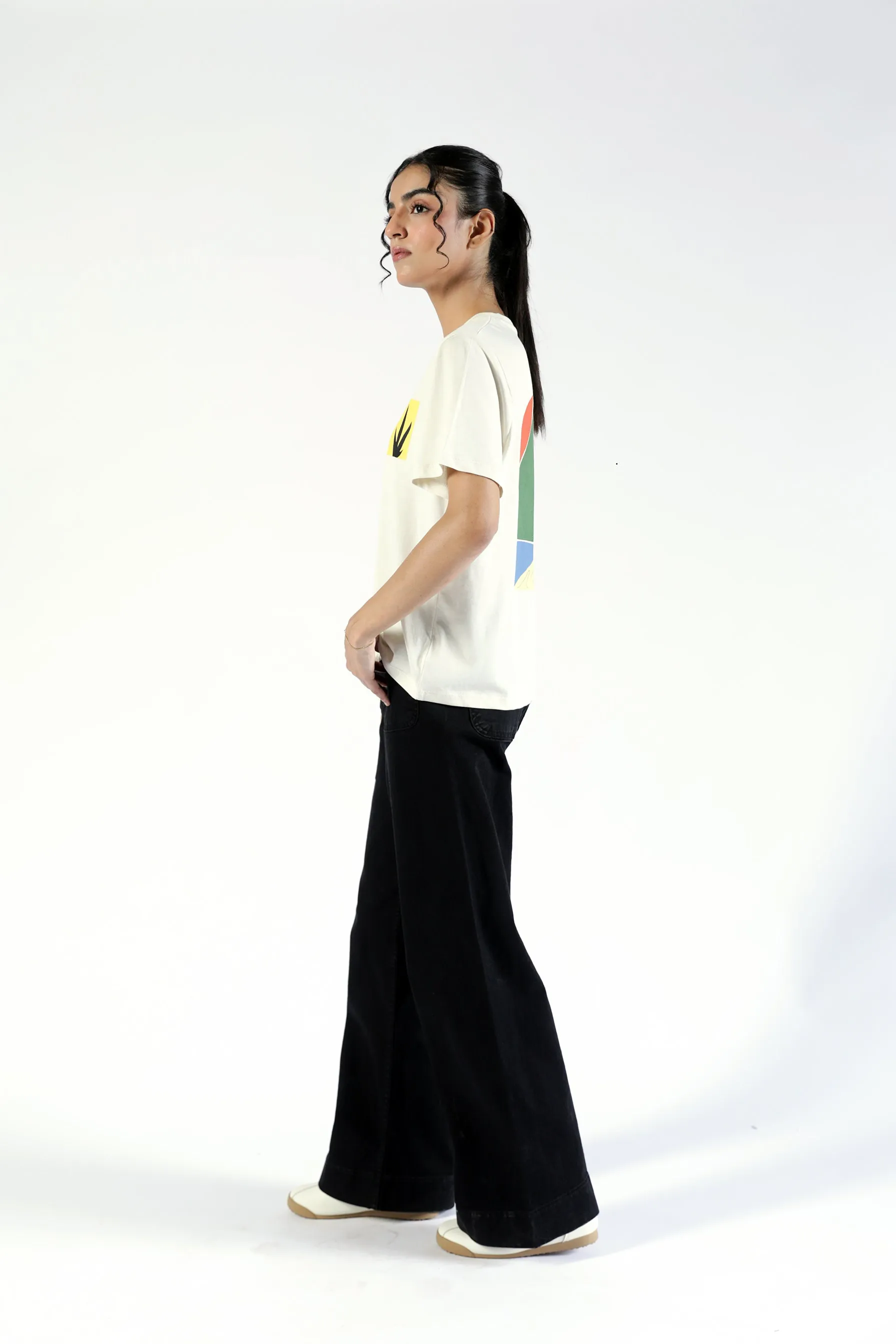 CompactFold Model Edge REGULAR FIT GRAPHIC TEE
