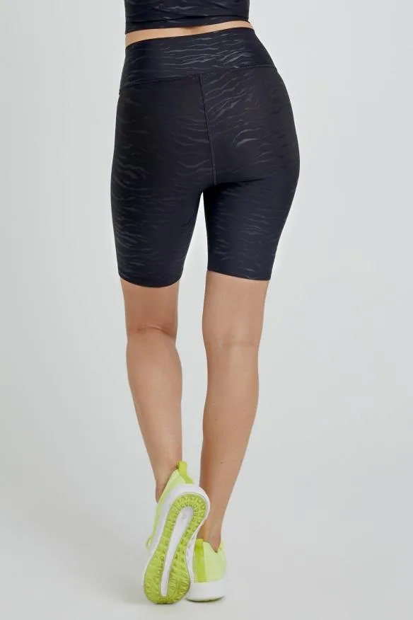 Non Irritating Tags Wear It To Heart Kurt High Waist Short - Tiger Emboss