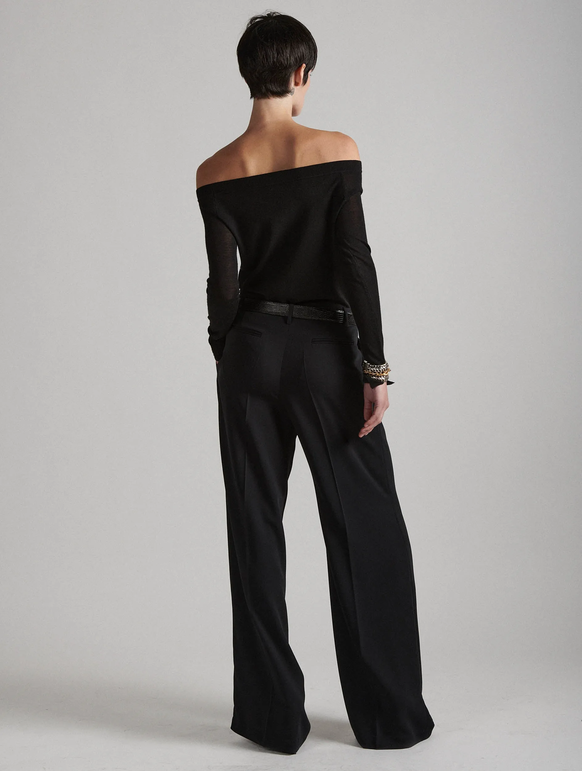 Wide-leg trousers in black fluid crepe Casual Comfort Layers Formal Look