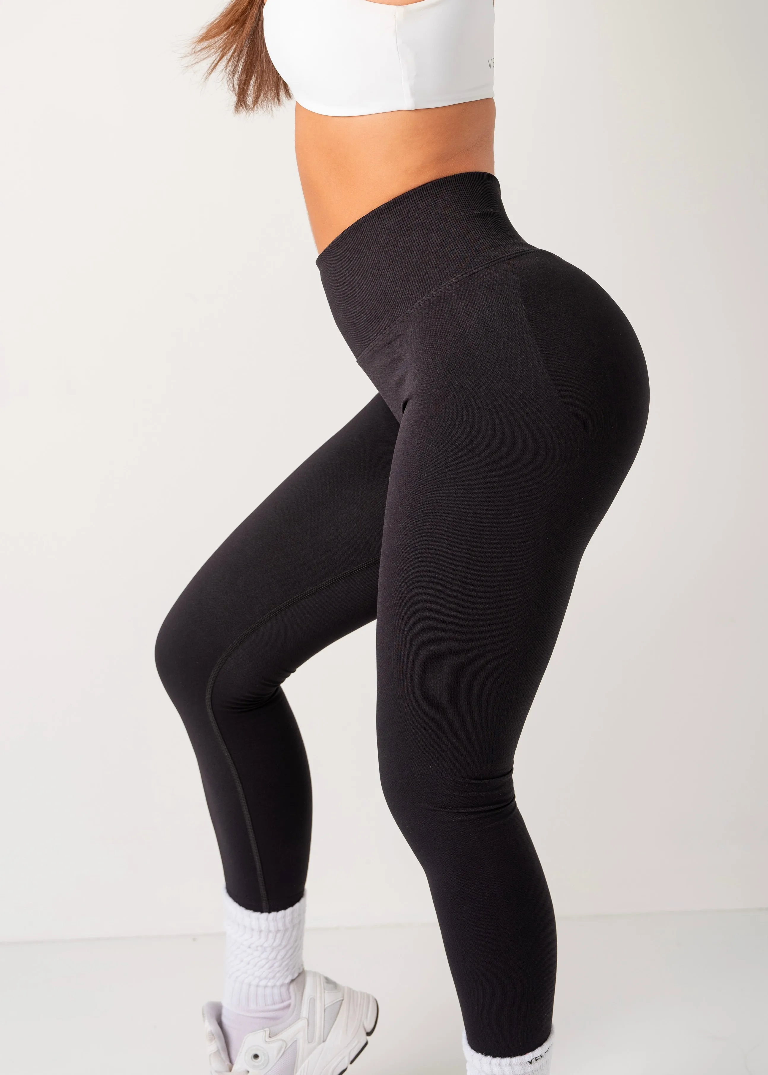 ULTIMATE SEAMLESS SCRUNCH LEGGINGS - BLACK Comfy Design