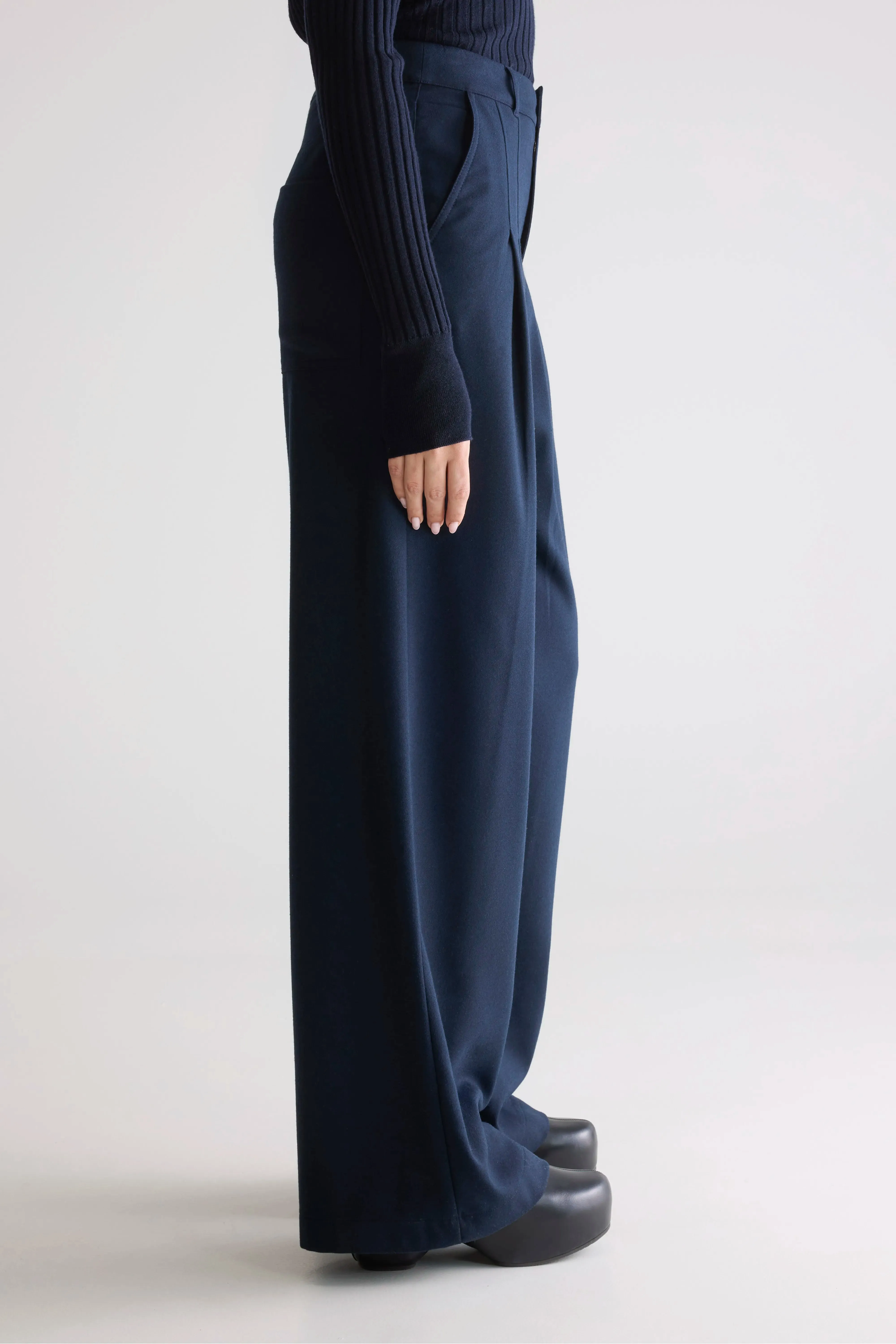 Sixtine tailored trousers (252 / W / NAVY) BreathableFabric