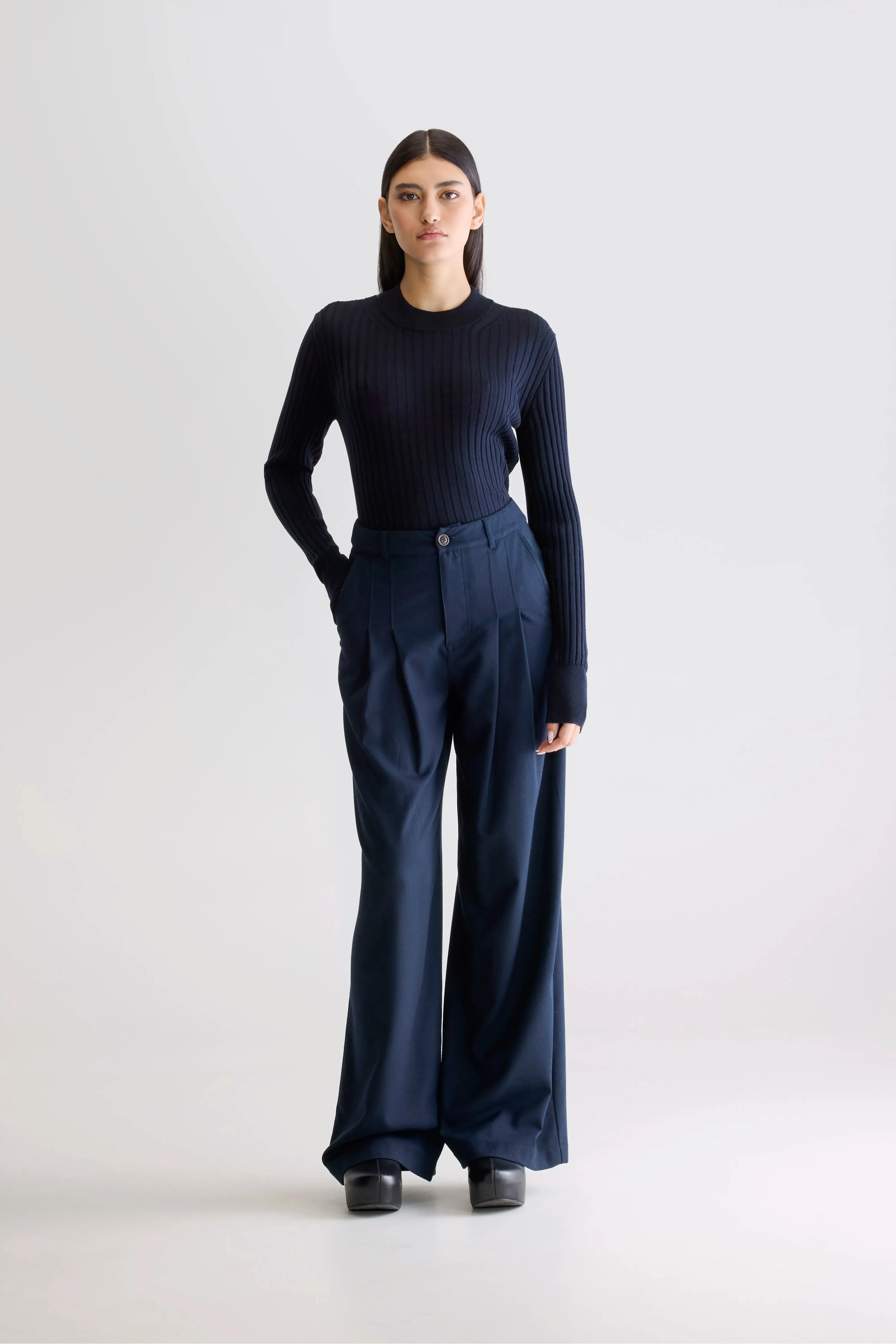 Sixtine tailored trousers (252 / W / NAVY) Tear Resistant Design