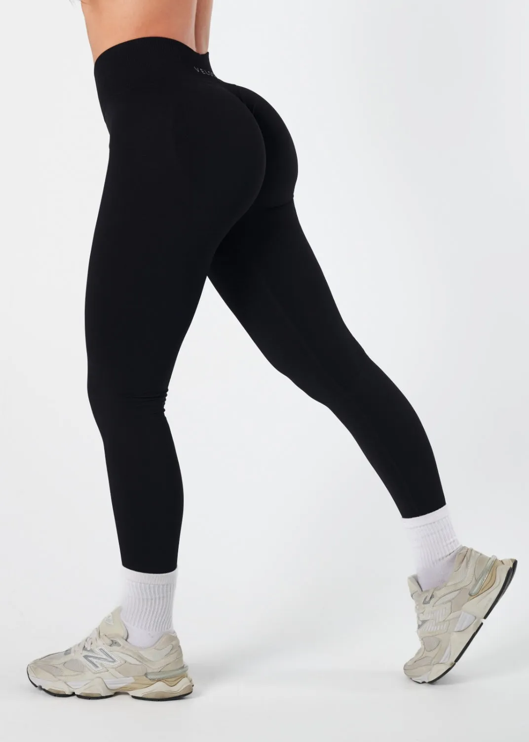 SIGNATURE SCRUNCH LEGGINGS - LIQUORICE All-Terrain Flex Outdoor Lover Fitness Training
